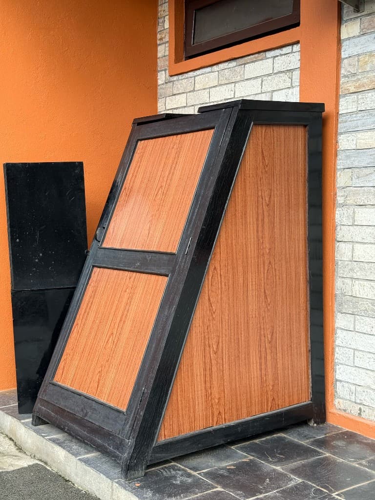 Traditional Ayurvedic Swedana steam cabinet for herbal detox therapy at Yogaban Retreat